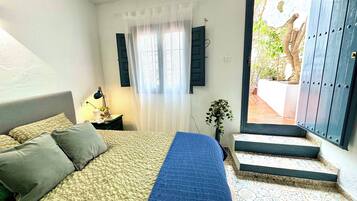 2 bedrooms, iron/ironing board, Internet, bed sheets