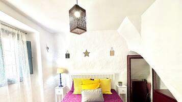 2 bedrooms, iron/ironing board, Internet, bed sheets