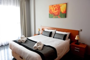 2 dormitorios, tabla de planchar con plancha, wifi y ropa de cama
