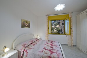 5 slaapkamers, een strijkplank/strijkijzer, wifi, beddengoed
