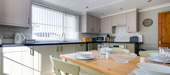 Owl Cottage - Two Bedroom House, Sleeps 4