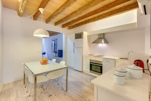 Fridge, microwave, oven, dishwasher - URBAN SUITES 1 PALMA STANDARD by PriorityVillas (Palma de Mallorca)