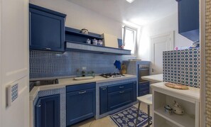 Refrigerador, microondas, parrilla de estufa y lavavajillas