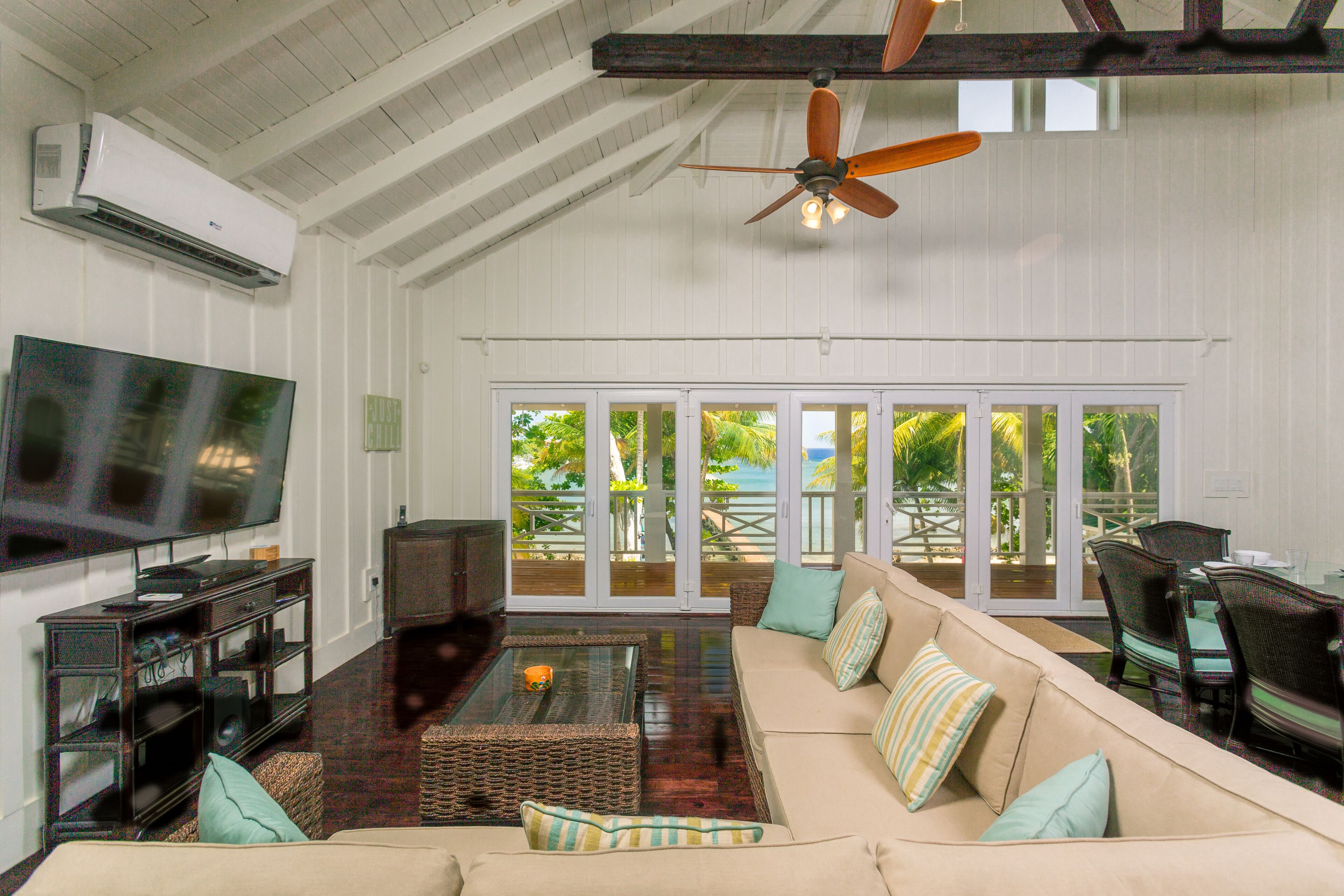 Télévision, chaîne hi-fi