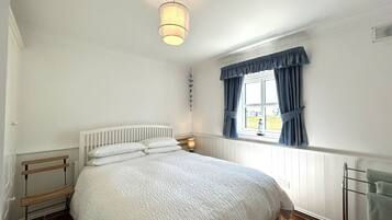3 bedrooms, iron/ironing board, travel cot, free WiFi