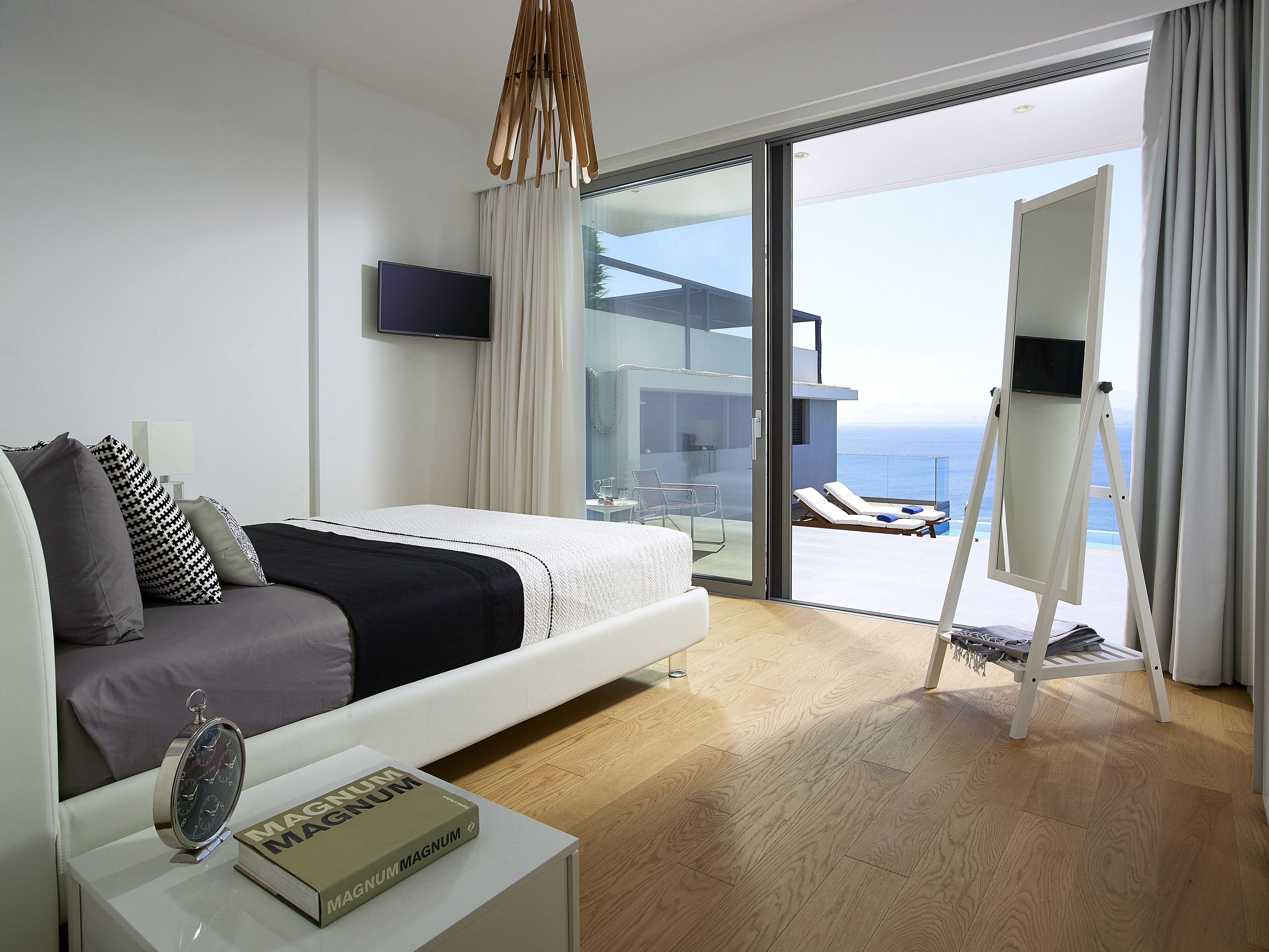 6 bedrooms, in-room safe, desk, iron/ironing board