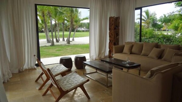 Villa | Sala de estar | Televisión de pantalla plana 