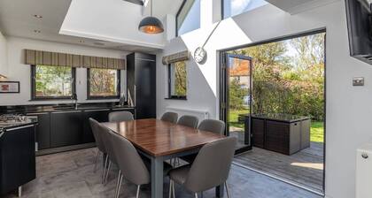 Spacious 5‑Bedroom Crail Coastal Home with Garden, Parking, Games Room & Walk to Harbour