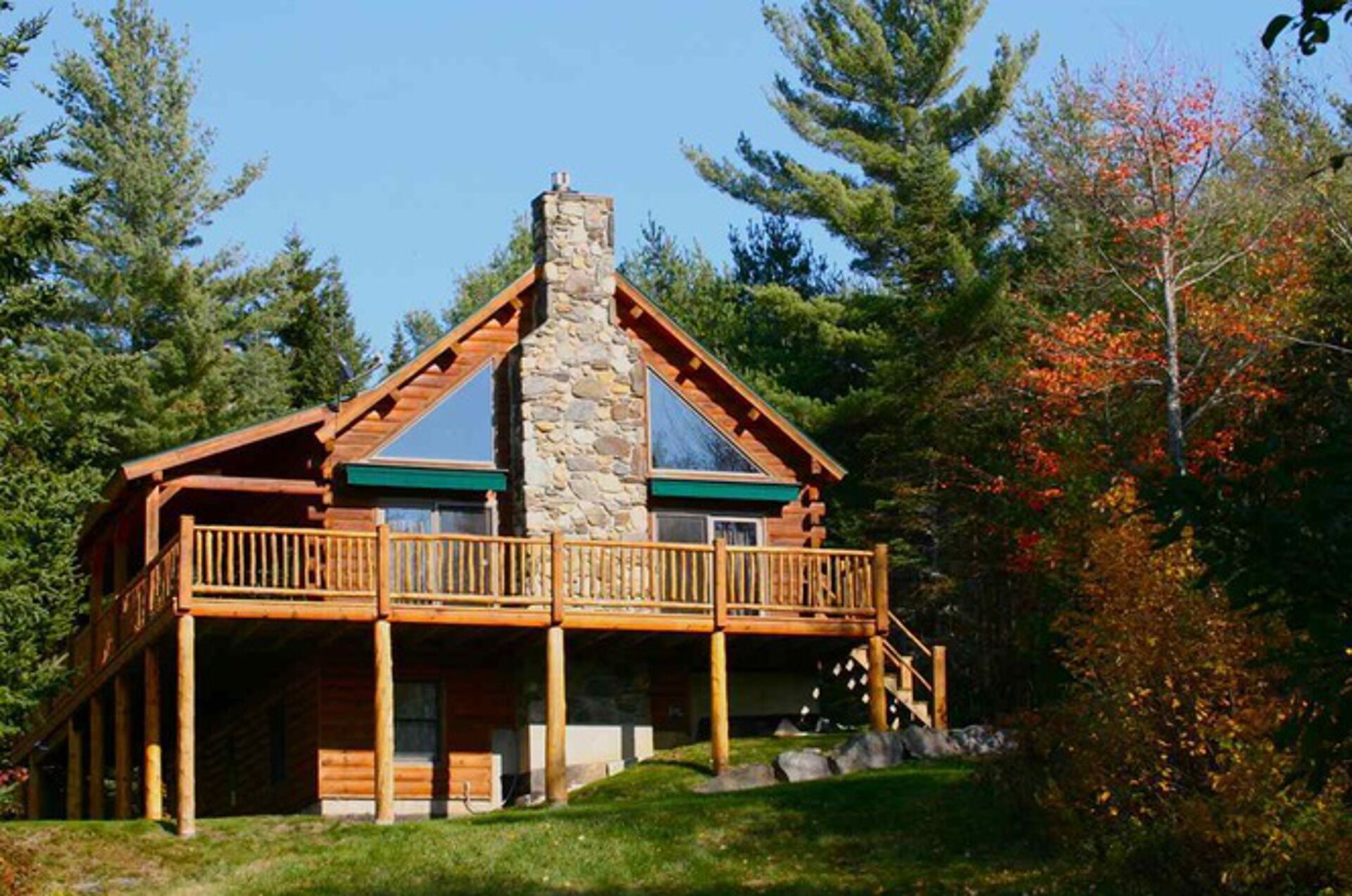 Private log home in the White Mts near Franconia Notch-Pet-friendly & AC! 