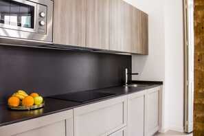 Frigorifero, microonde, macchina per tè/caffè, tostapane