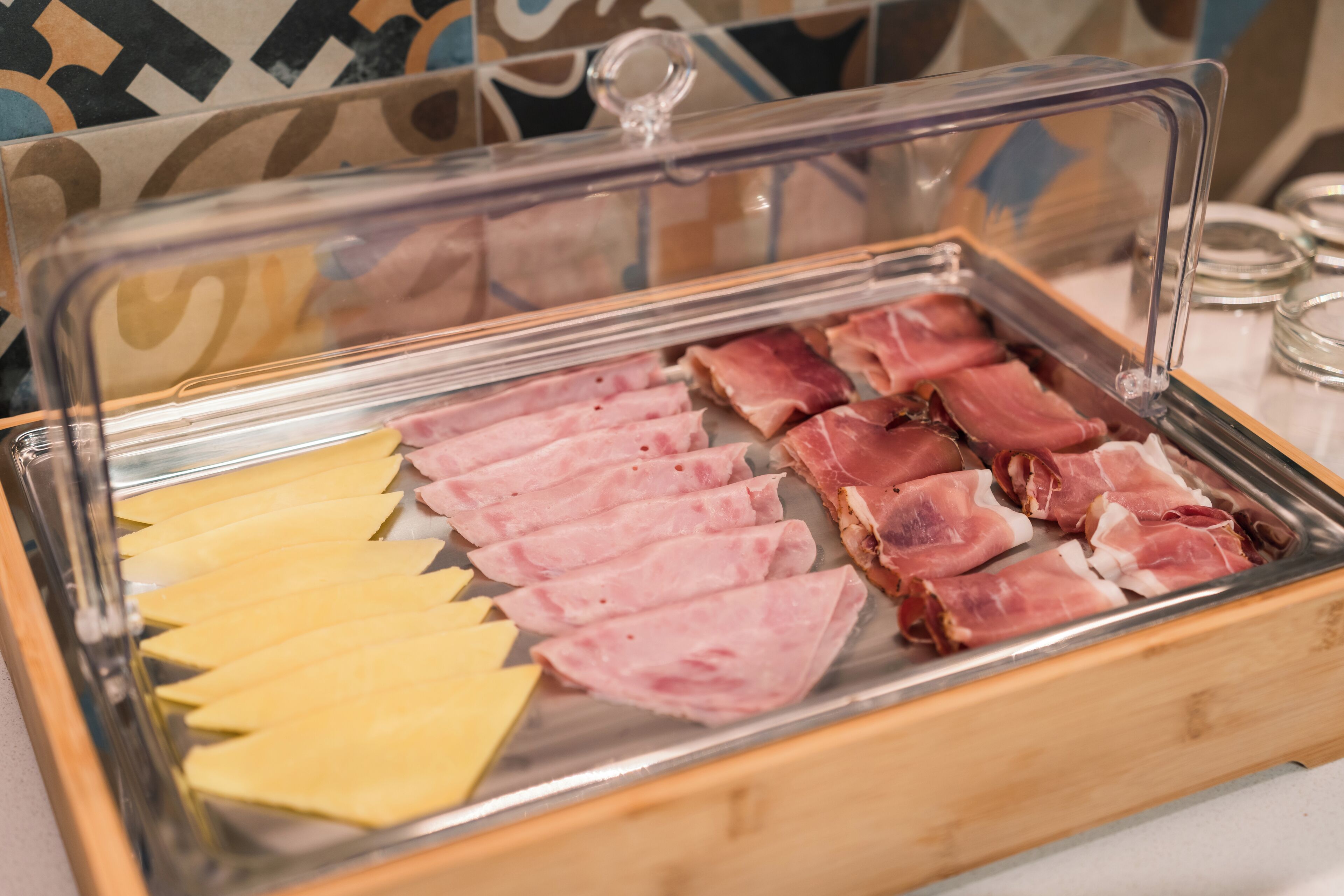 daily continental breakfast (eur 10 per person)