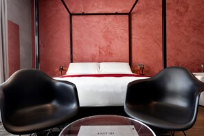 Penthouse | Minibar, värdeförvaringsskåp på rummet och skrivbord