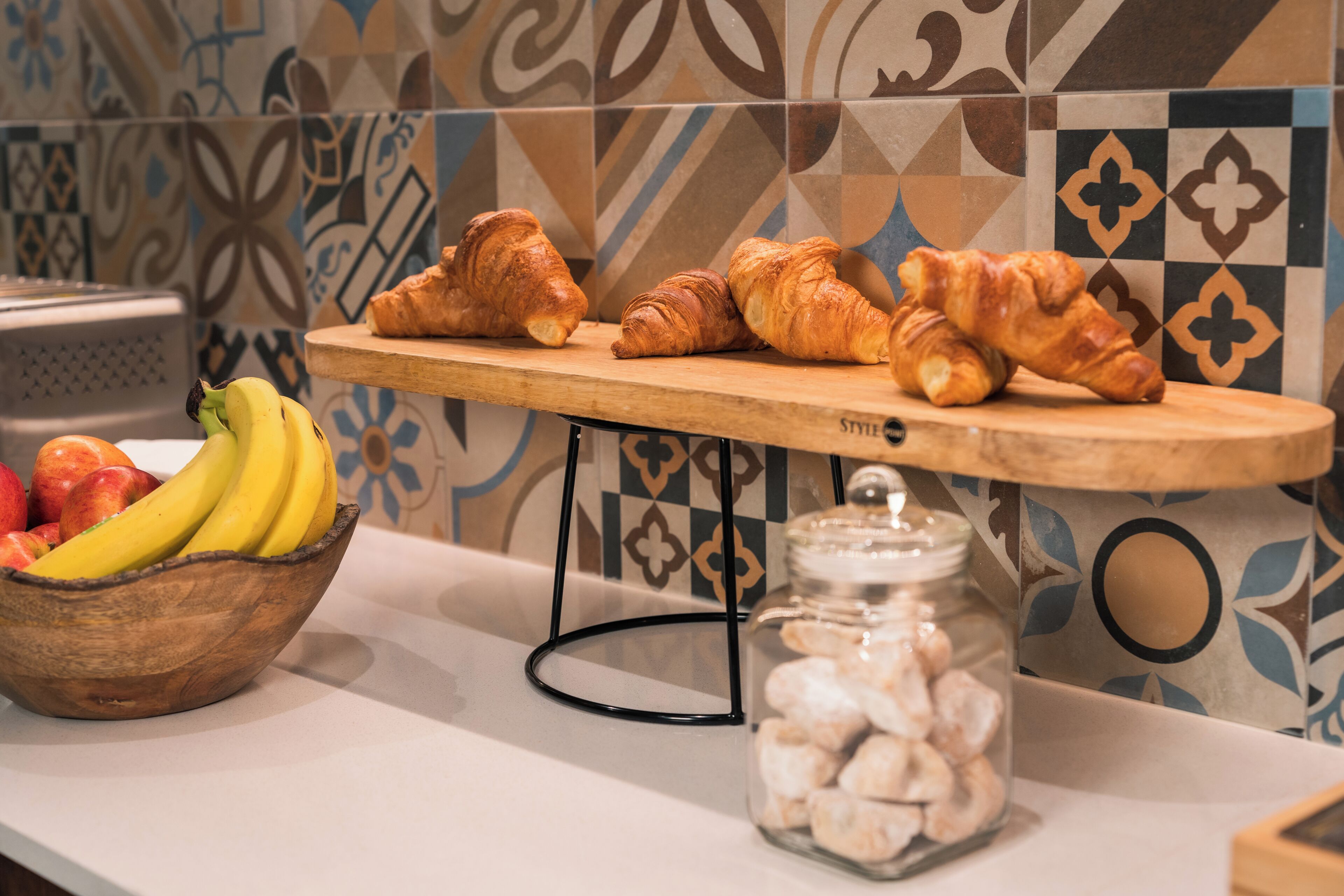 daily continental breakfast (eur 10 per person)