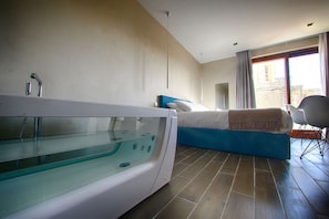 Penthouse | Minibar, in-room safe, desk, blackout curtains - Quaint Boutique Hotel Sannat (Sannat)