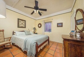 2 bedrooms, iron/ironing board, free WiFi, bed sheets - Artsy Historic Downtown 2BR w large backyard & private Salt Water Spa Pool (Tucson)
