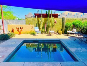 A heated pool - Artsy Historic Downtown 2BR w large backyard & private Salt Water Spa Pool (Tucson)