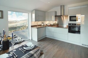 Kühlschrank, Mikrowelle, Ofen, Geschirrspüler