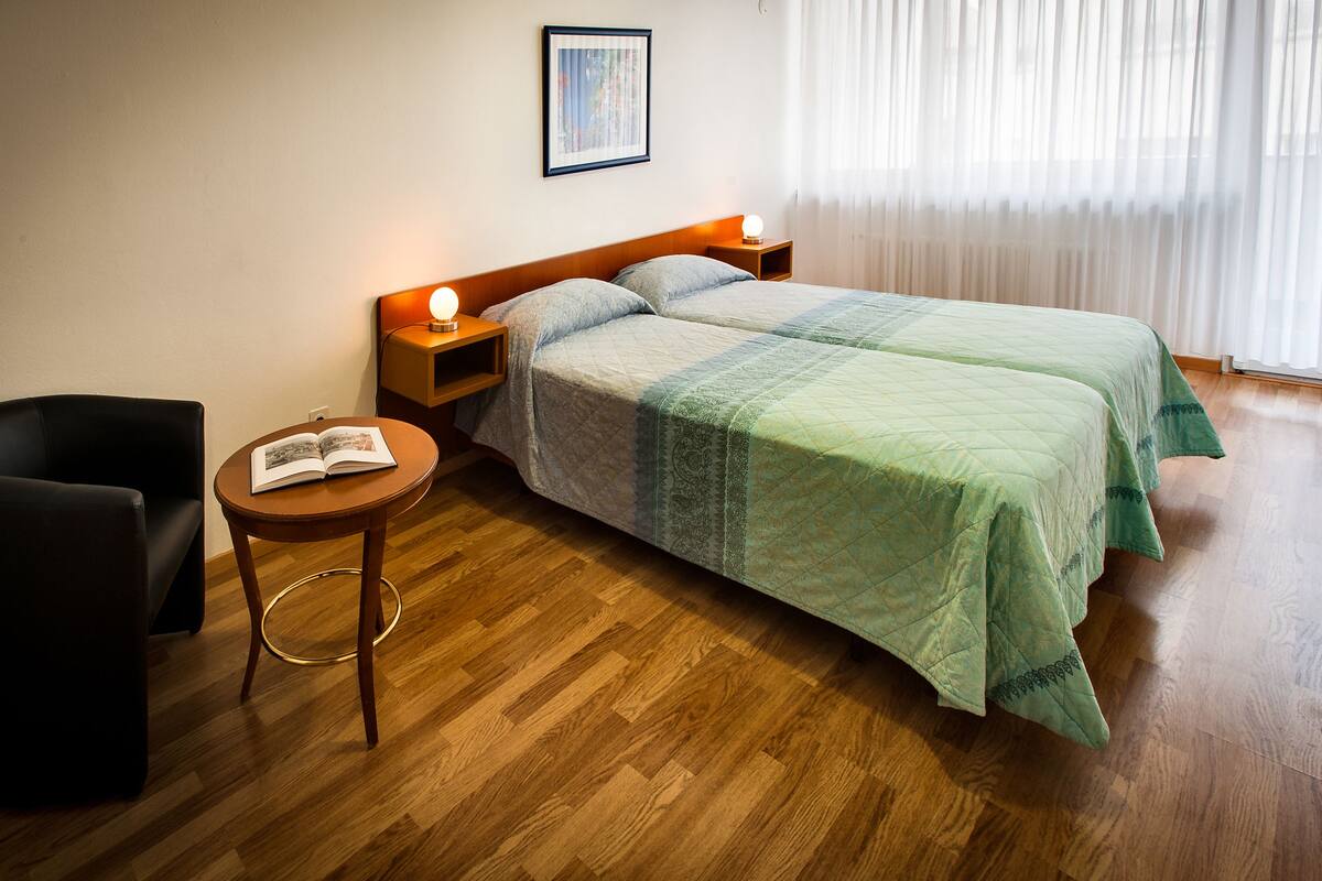 In-room safe, WiFi (free), bed sheets