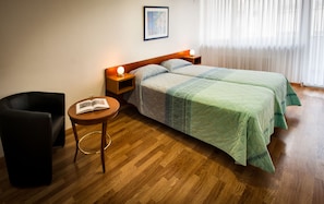 Zimmersafe, kostenloses WLAN, Bettwäsche