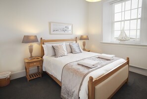 3 chambres, fer et planche à repasser, lit parapluie, draps fournis