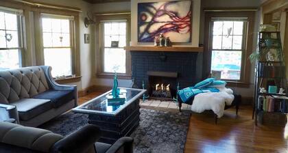 Down Town BUFFALO, 20 minutes from the Falls.