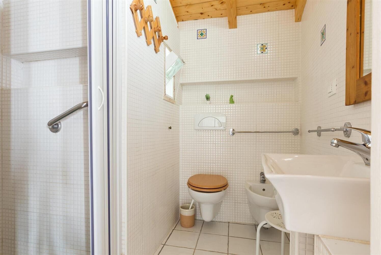 Sèche-cheveux, serviettes fournies