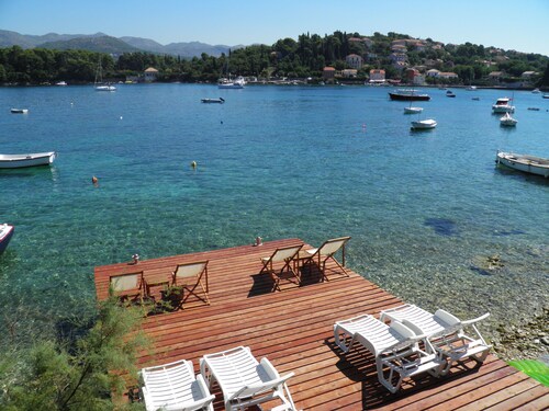 Romantic apartment surrounded by ancient walls, two meters from the sea