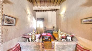 2 restaurants, breakfast, lunch, dinner served; local cuisine