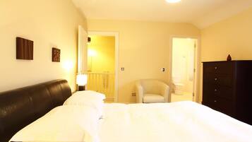 3 bedrooms, iron/ironing board, travel cot, free WiFi