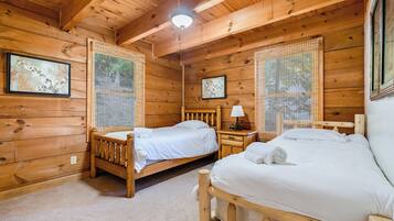 3 bedrooms, travel crib, free WiFi, bed sheets