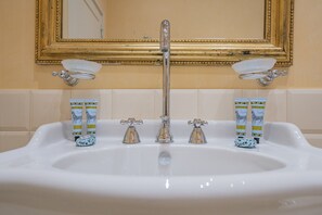 Badewanne, Haartrockner