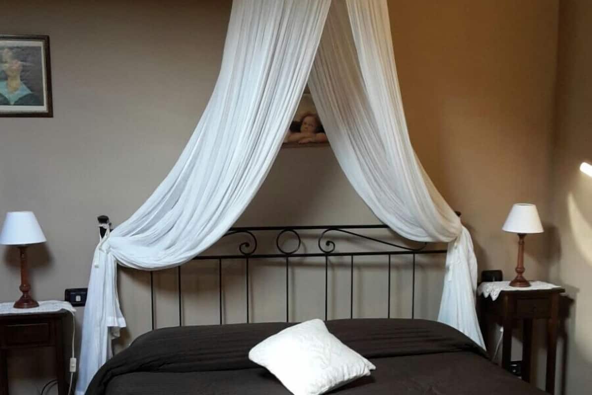 Classic Double Room, Hill View | Free cots/infant beds, free WiFi, bed sheets