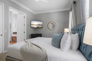 3 habitaciones, tabla de planchar con plancha, wifi y ropa de cama