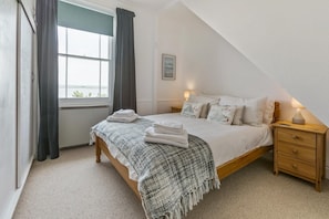 2 bedrooms, iron/ironing board, travel cot, free WiFi