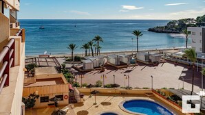 A hotel with a pool, beach view, and outdoor seating areas. - Zafiro 35C - Grupo Turis - Calpe, Costa Blanca (Calpe)