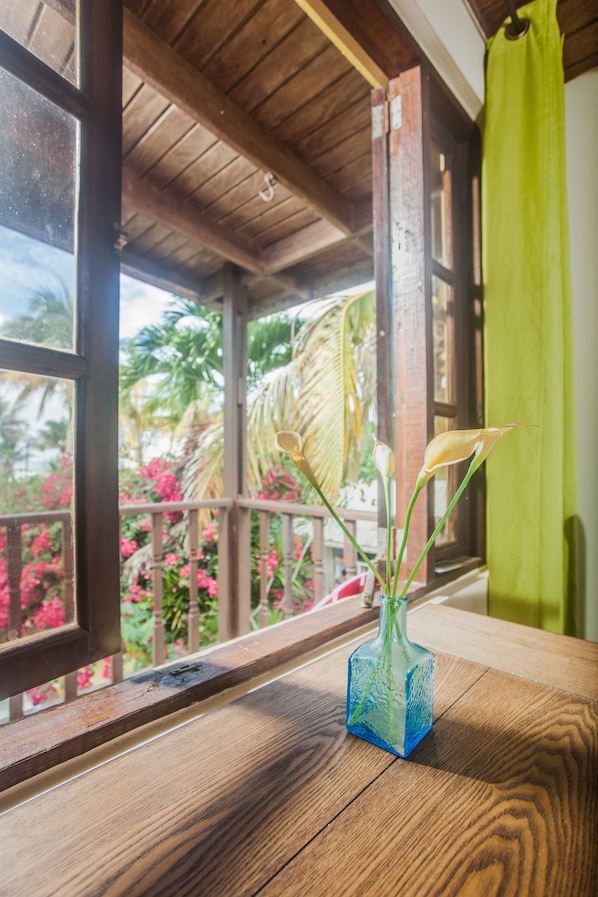 Interior - Kasa Maui - Ocean View Apartment - 1 Minute From Sandy Beach!! (Rincon)