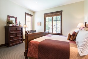 6 bedrooms, iron/ironing board, free WiFi, bed sheets