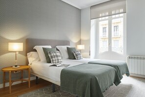 2 عدّة غرف نوم ومكواة/لوح كي وواي فاي مجانًا وملاءات أسرّة