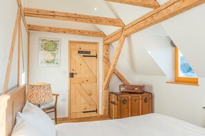 4 bedrooms, iron/ironing board, free WiFi, bed sheets - Dandelion House, Pokljuka, Lake Bohinj for up to 10 guests (Bohinj)