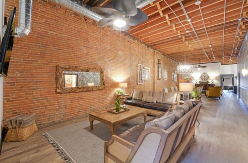 Elle & Becks Loft Suite