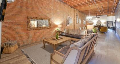 Elle & Becks Loft Suite