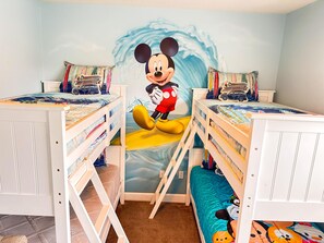 3 habitaciones, tabla de planchar con plancha, wifi y ropa de cama