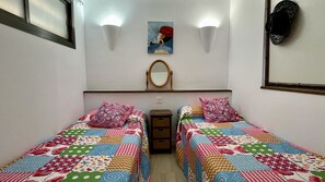 2 Schlafzimmer, Bügeleisen/Bügelbrett, Bettwäsche