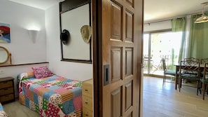 2 Schlafzimmer, Bügeleisen/Bügelbrett, Bettwäsche