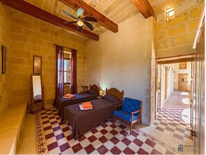 4 habitaciones, tabla de planchar con plancha y wifi gratis