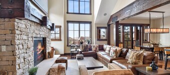 Last-Minute Savings! Slope-side Cottage with Mountain Views!