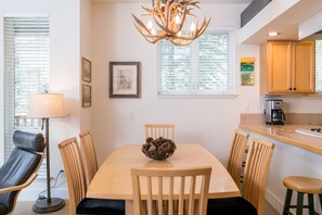 Dining - Corner Condo! Mountain Views! Short Walk to Ski Lifts (Ketchum)
