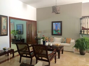 Room | Living room | Flat-screen TV