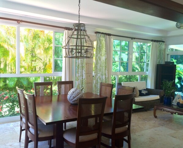 Room | In-room dining