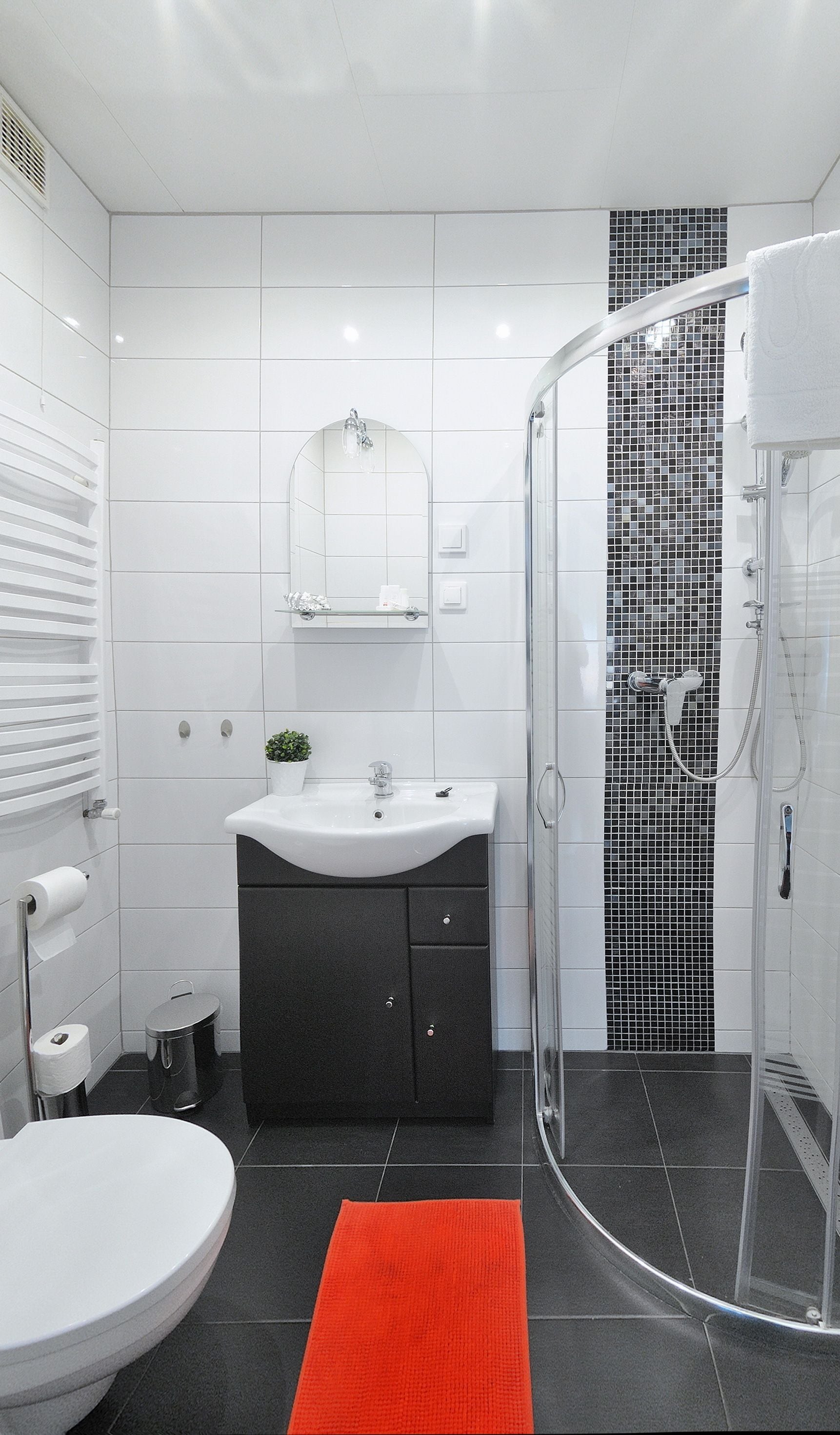 Standard Quadruple Room | Bathroom